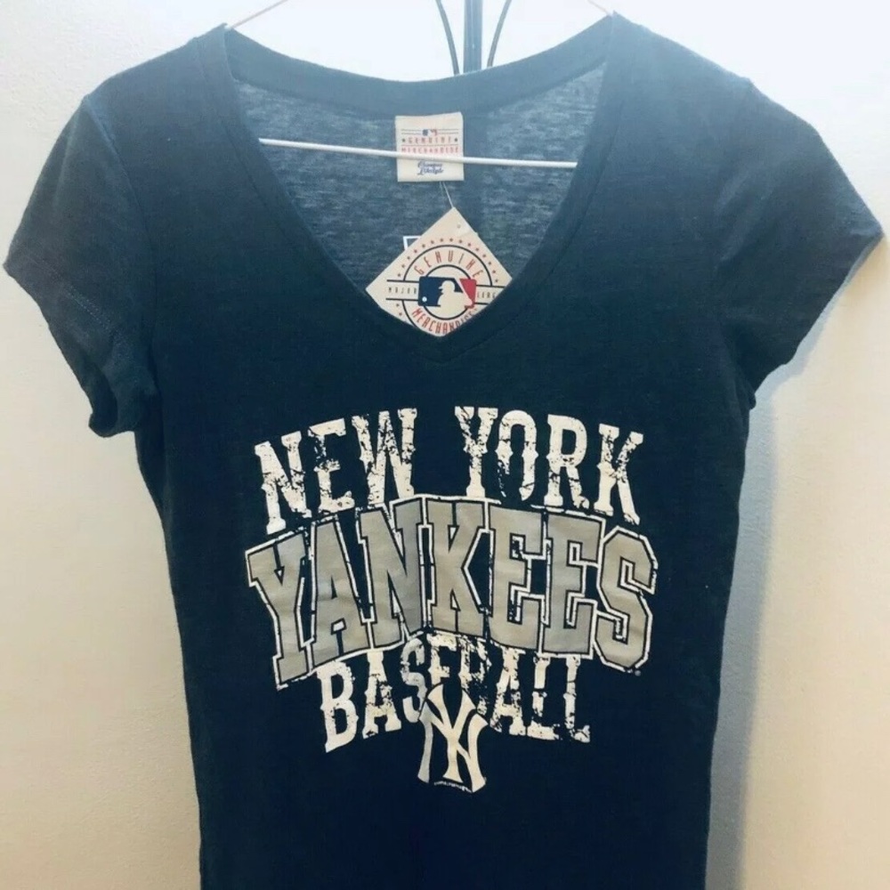 NWT Blue NY Yankees V-Neck Small